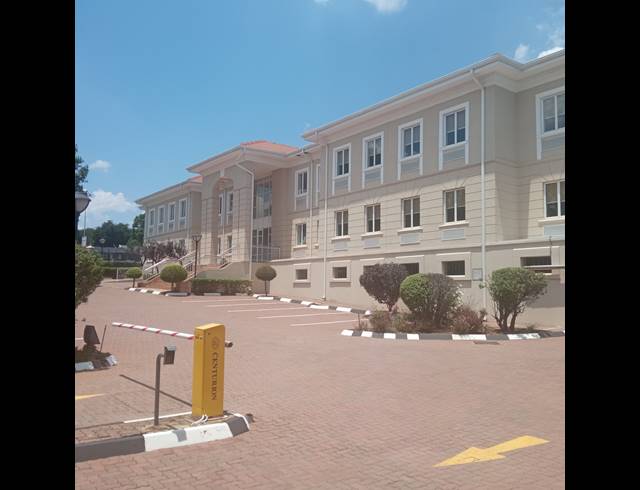2,422M² OFFICE TO LET IN BRYANSTON